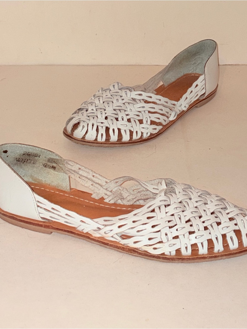 Vintage Mootsies Tootsies White Leather Huaraches